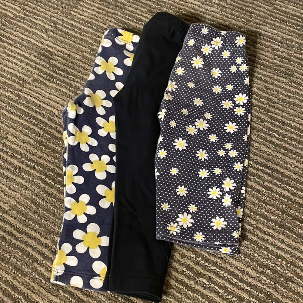 3 pair leggings - 2 daisy 1 black